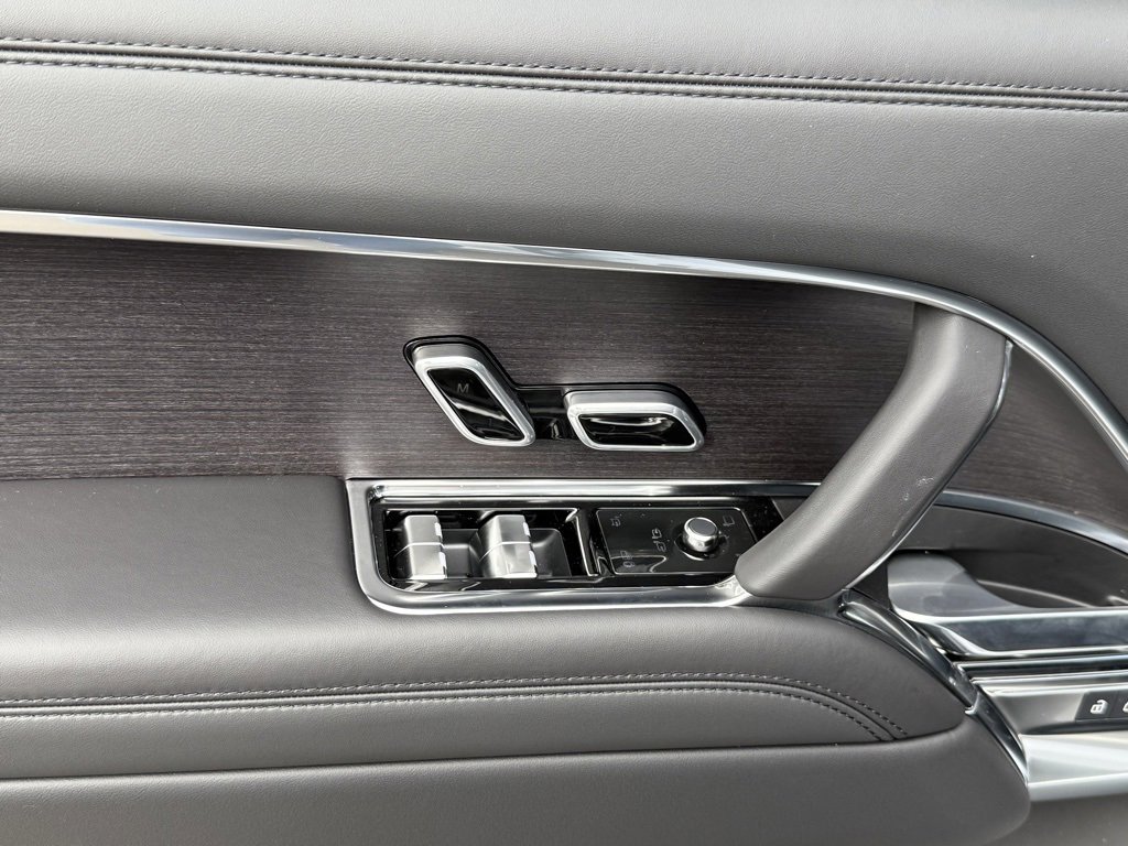 New 2025 Land Rover Range Rover SE image 16