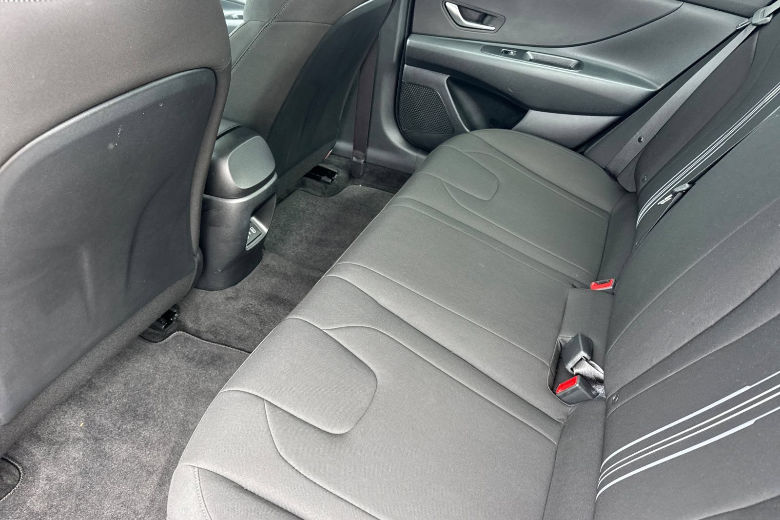 Used 2025 Hyundai Elantra Hybrid FWD image 12