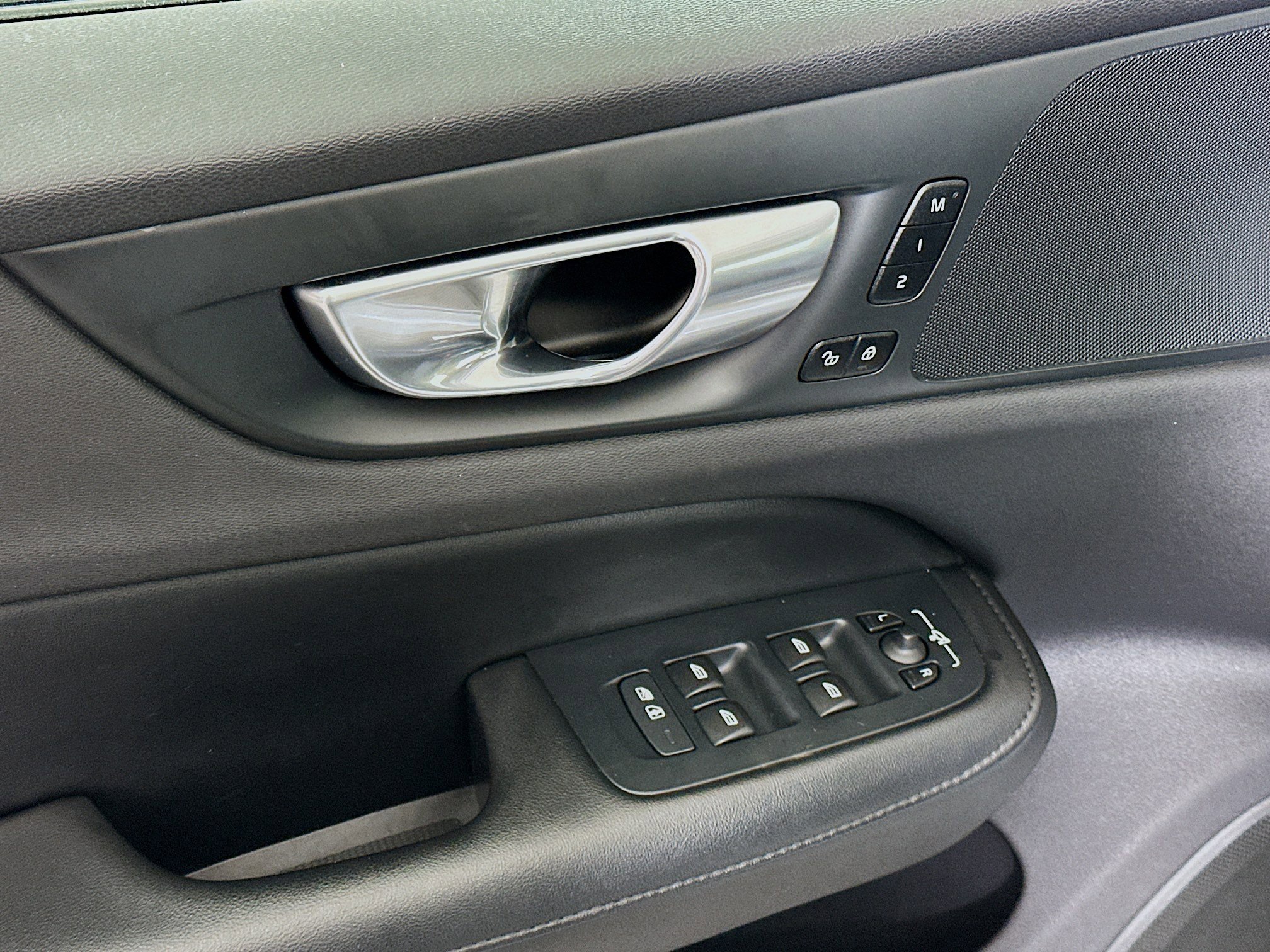 Used 2025 Volvo S60 B5 Plus image 15