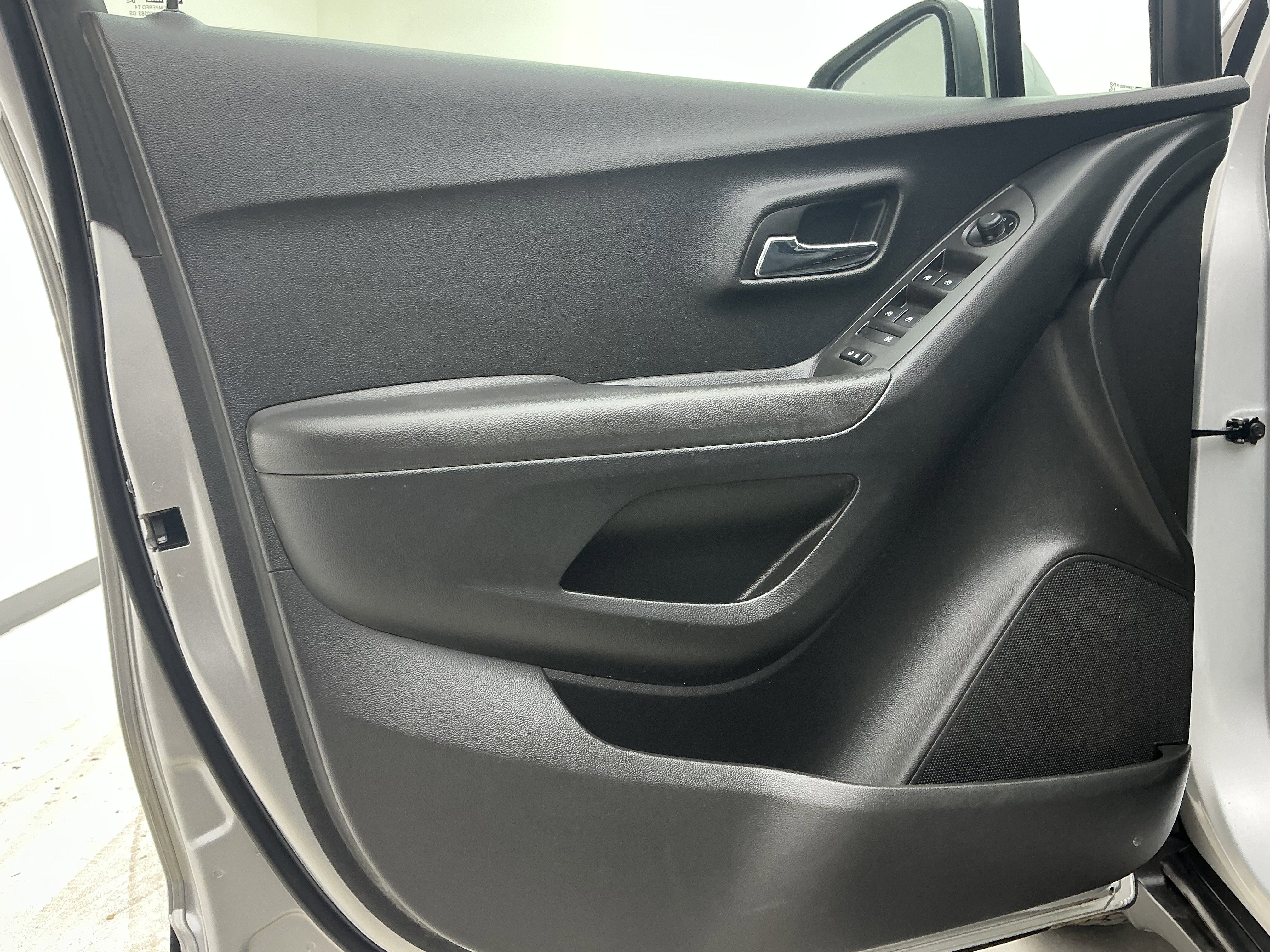 Used 2017 Chevrolet Trax LT w/ LT Convenience Package image 15