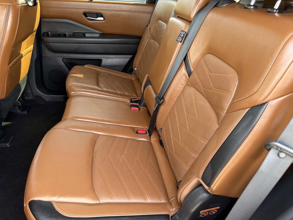 Used 2023 Nissan Pathfinder Platinum w/ Cargo Package image 15