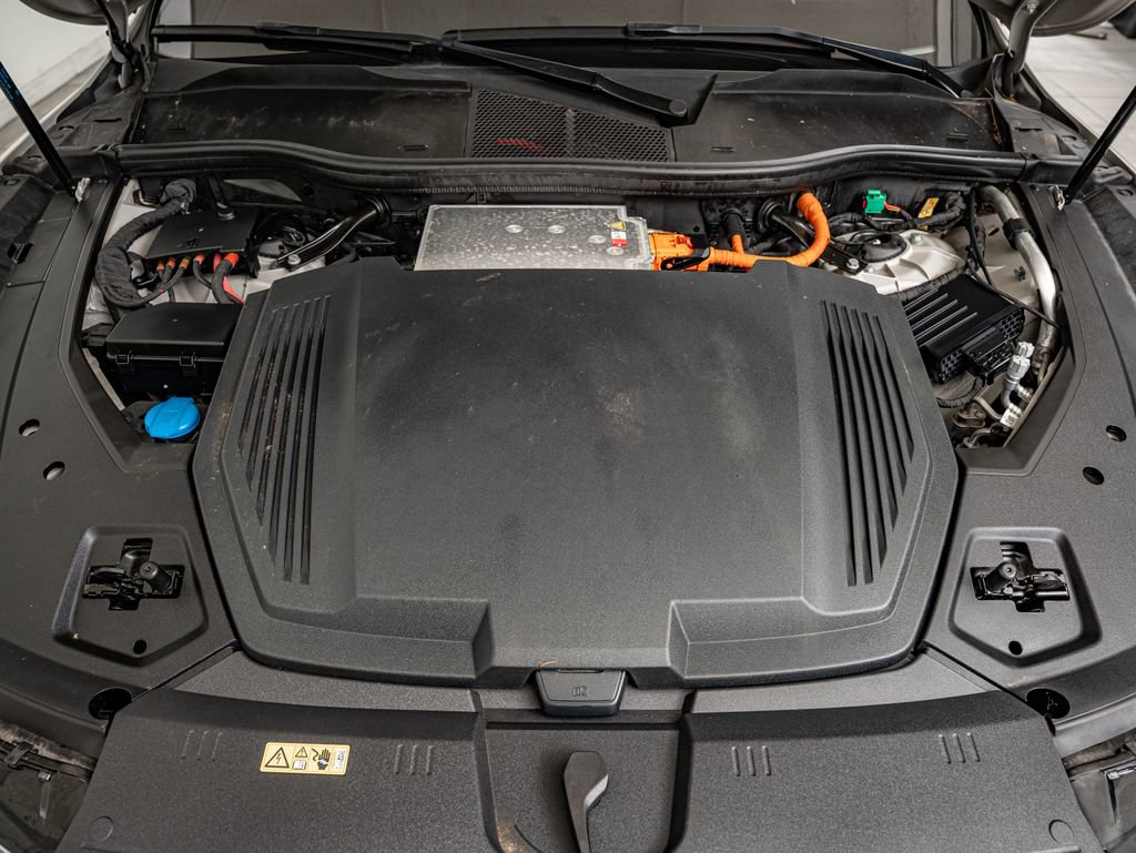 Used 2021 Audi e-tron Premium w/ Convenience Plus Package AWD/4WD image 38