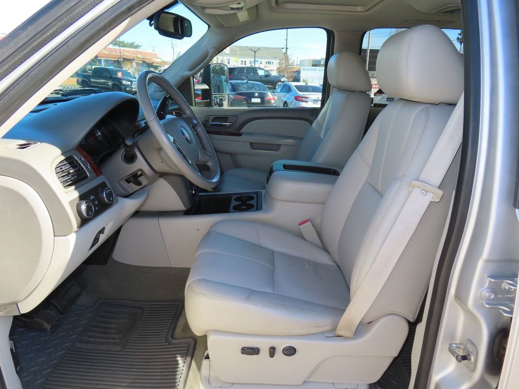 Used 2010 GMC Sierra 3500 SLT w/ SLT Convenience Package image 8