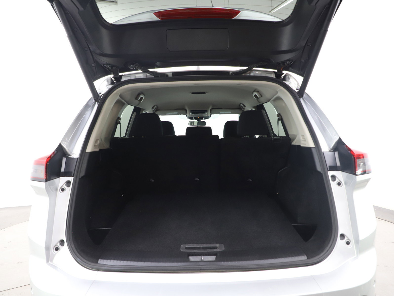 Used 2025 Nissan Rogue SV image 16