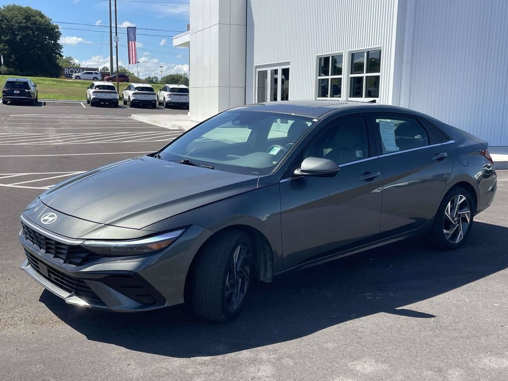 Used 2024 Hyundai Elantra Limited FWD image 7