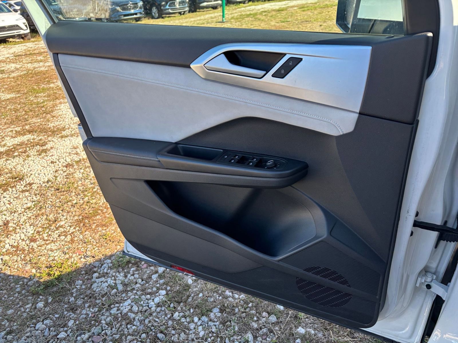 Used 2025 Volkswagen Taos SE image 20