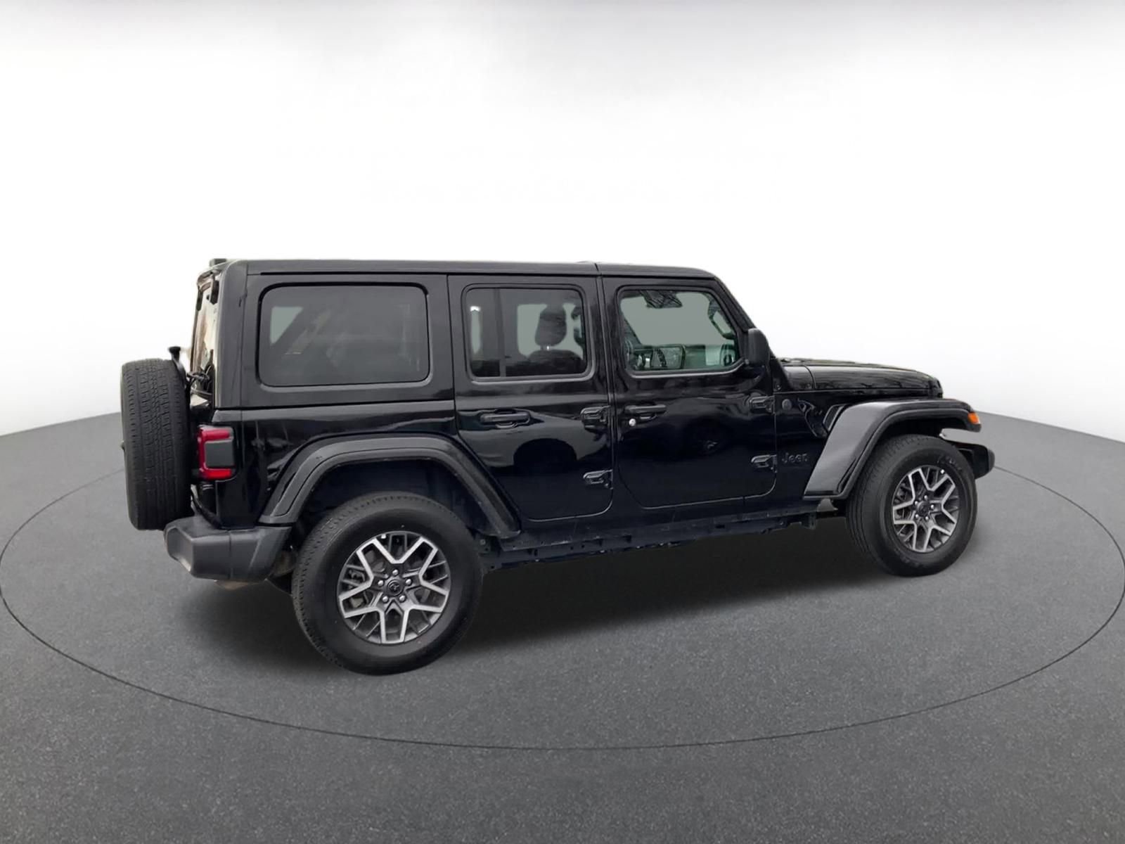 Used 2025 Jeep Wrangler Sahara image 15