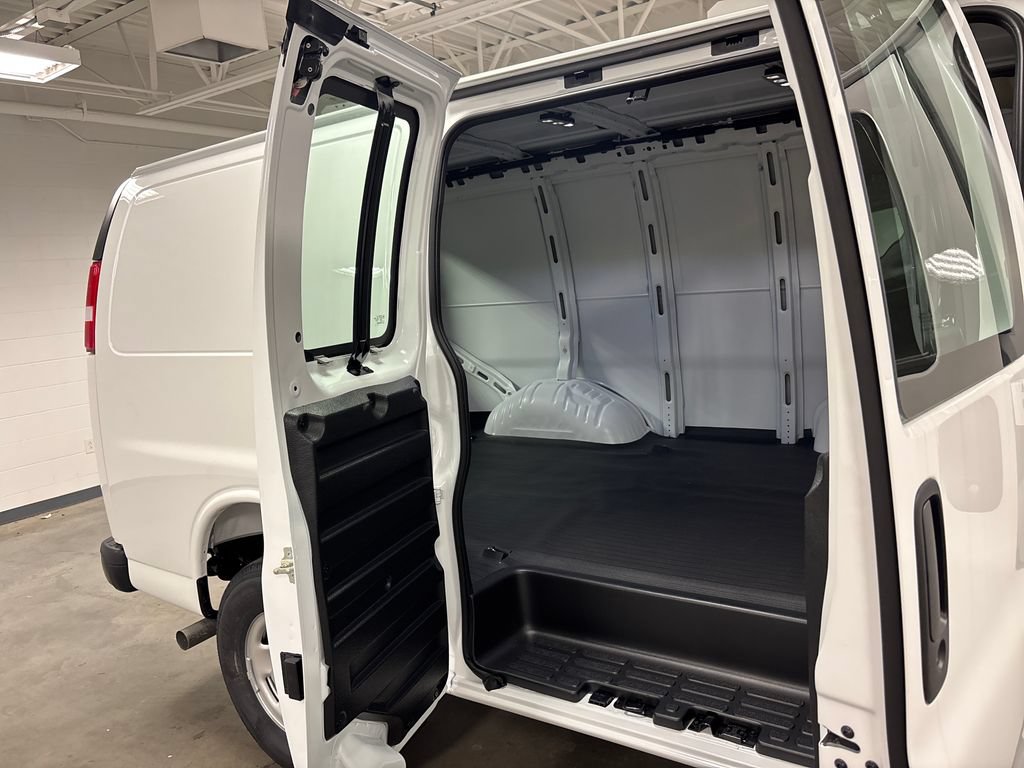 New 2026 GMC Savana 2500 w/ Driver Convenience Package RWD image 20