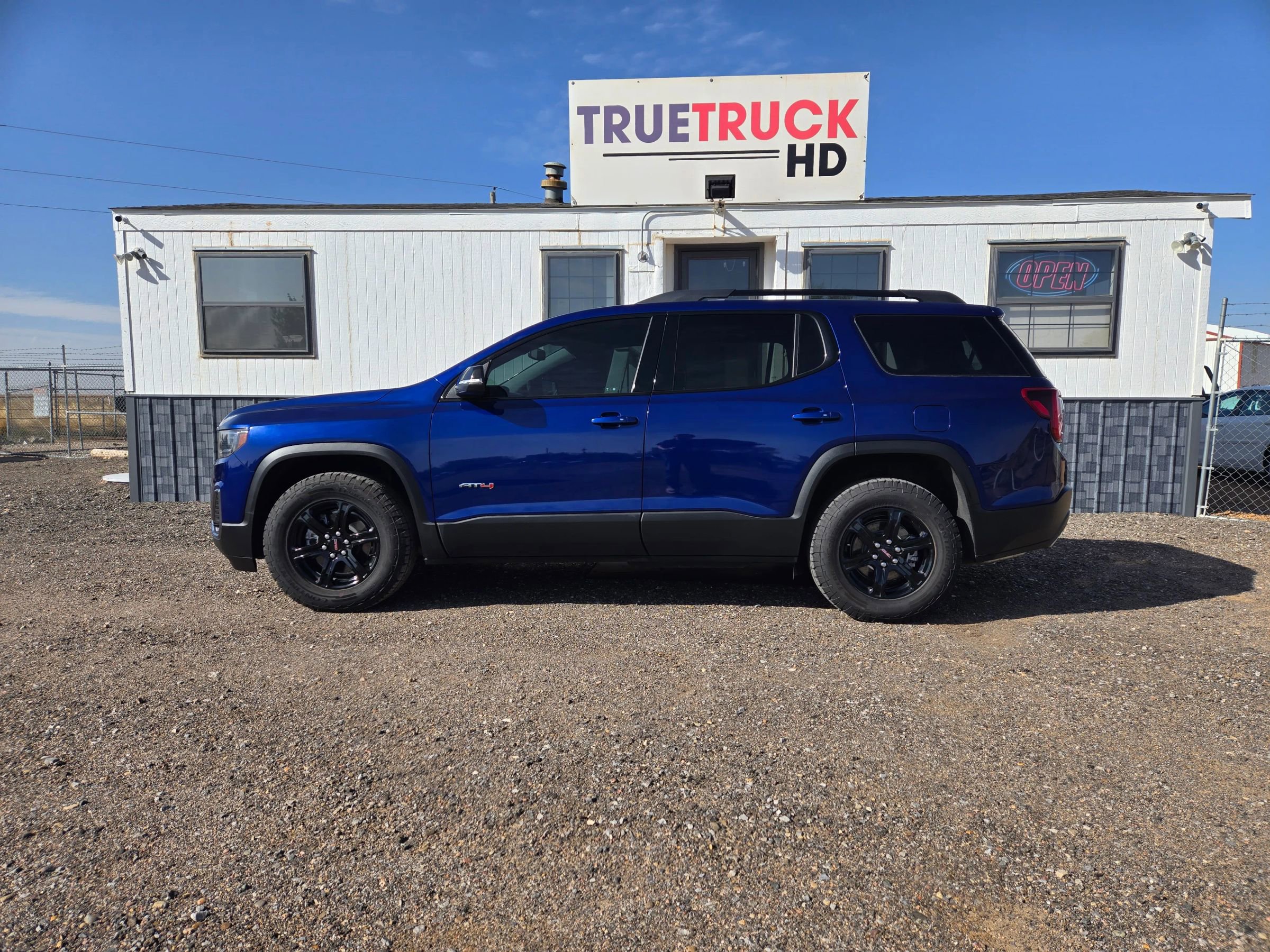 Used 2023 GMC Acadia AT4 w/ Preferred Package AWD/4WD image 2