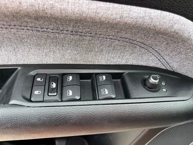 Used 2022 Jeep Compass Latitude image 11