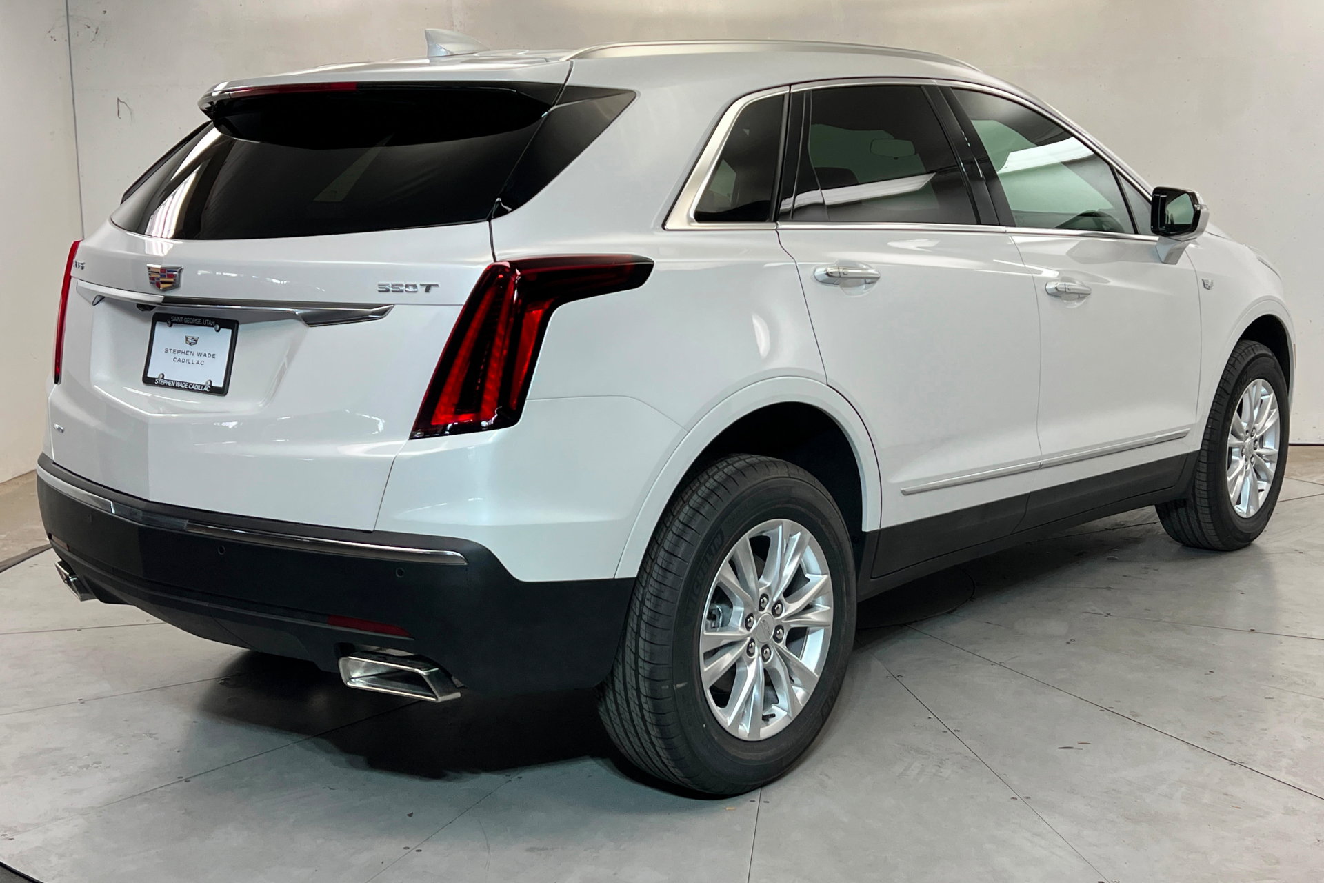 New 2026 Cadillac XT5 Luxury w/ LPO, Floor Liner Package AWD/4WD image 6
