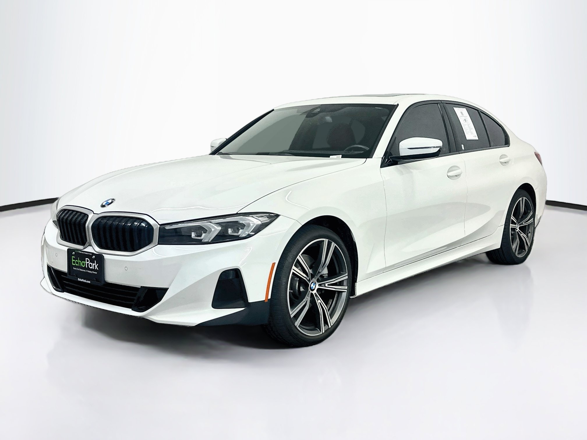 Used 2023 BMW 330i xDrive Sedan w/ Premium Package AWD/4WD image 3