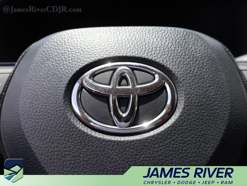 Used 2025 Toyota RAV4 XLE AWD/4WD image 26