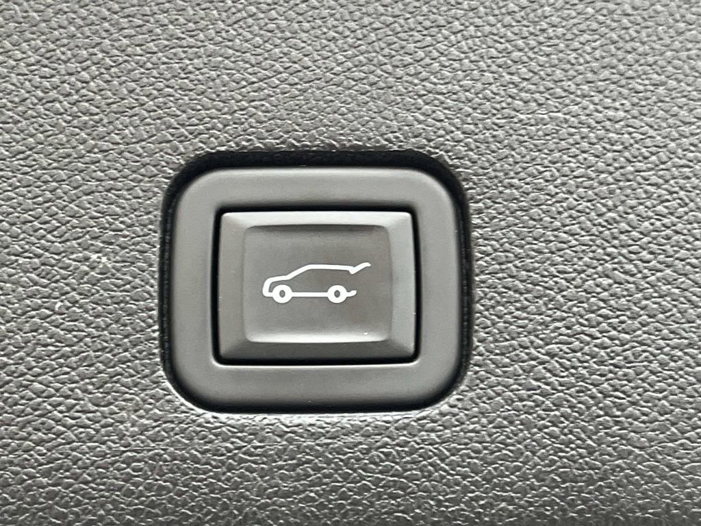 Certified 2024 Cadillac XT6 Premium Luxury w/ Technology Package image 12