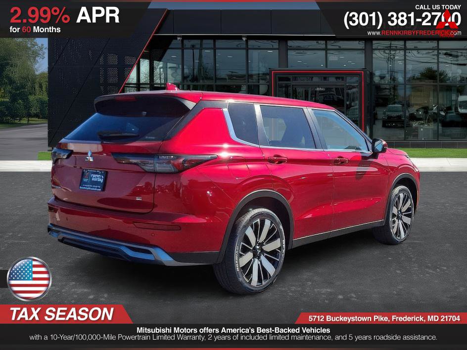 Used 2025 Mitsubishi Outlander SE image 2