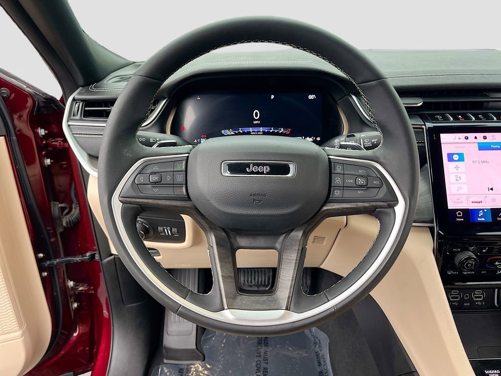 Certified 2025 Jeep Grand Cherokee Limited w/ Luxury Tech Group II image 11