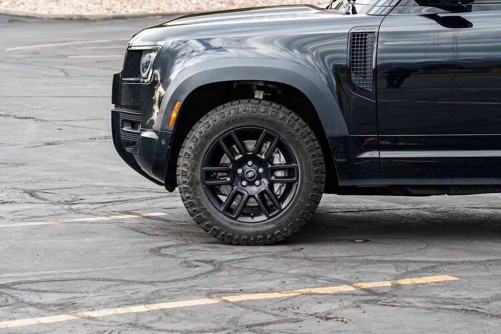 Used 2023 Land Rover Defender 130 X-Dynamic SE image 8