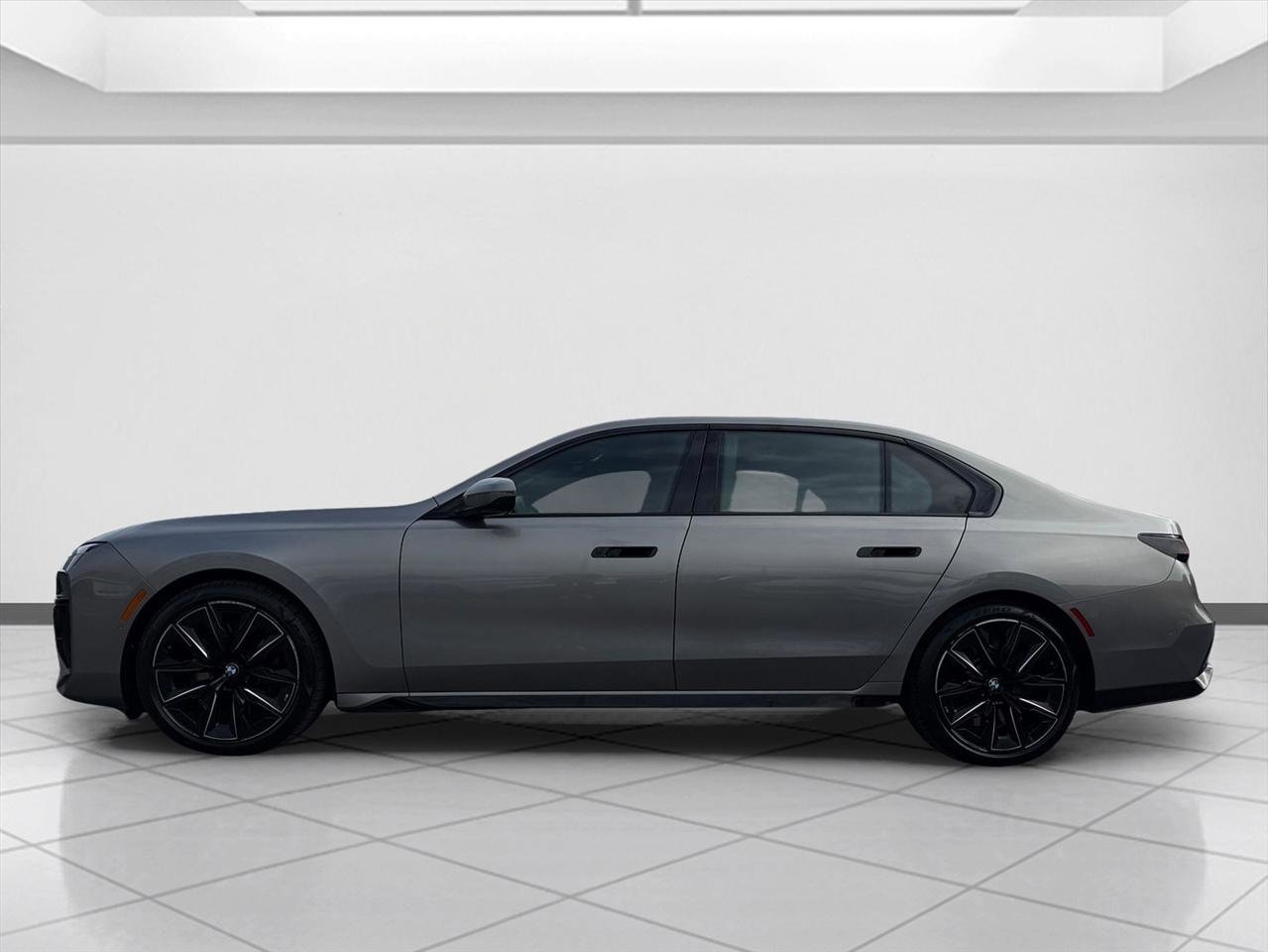 Used 2023 BMW 760i xDrive w/ Executive Package AWD/4WD image 4