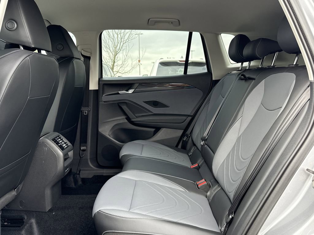 New 2025 Volkswagen Tiguan SE image 14