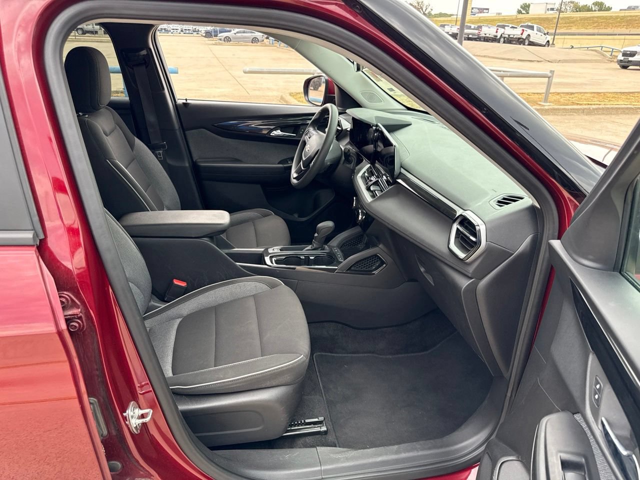 Used 2025 Chevrolet TrailBlazer LT AWD/4WD image 14