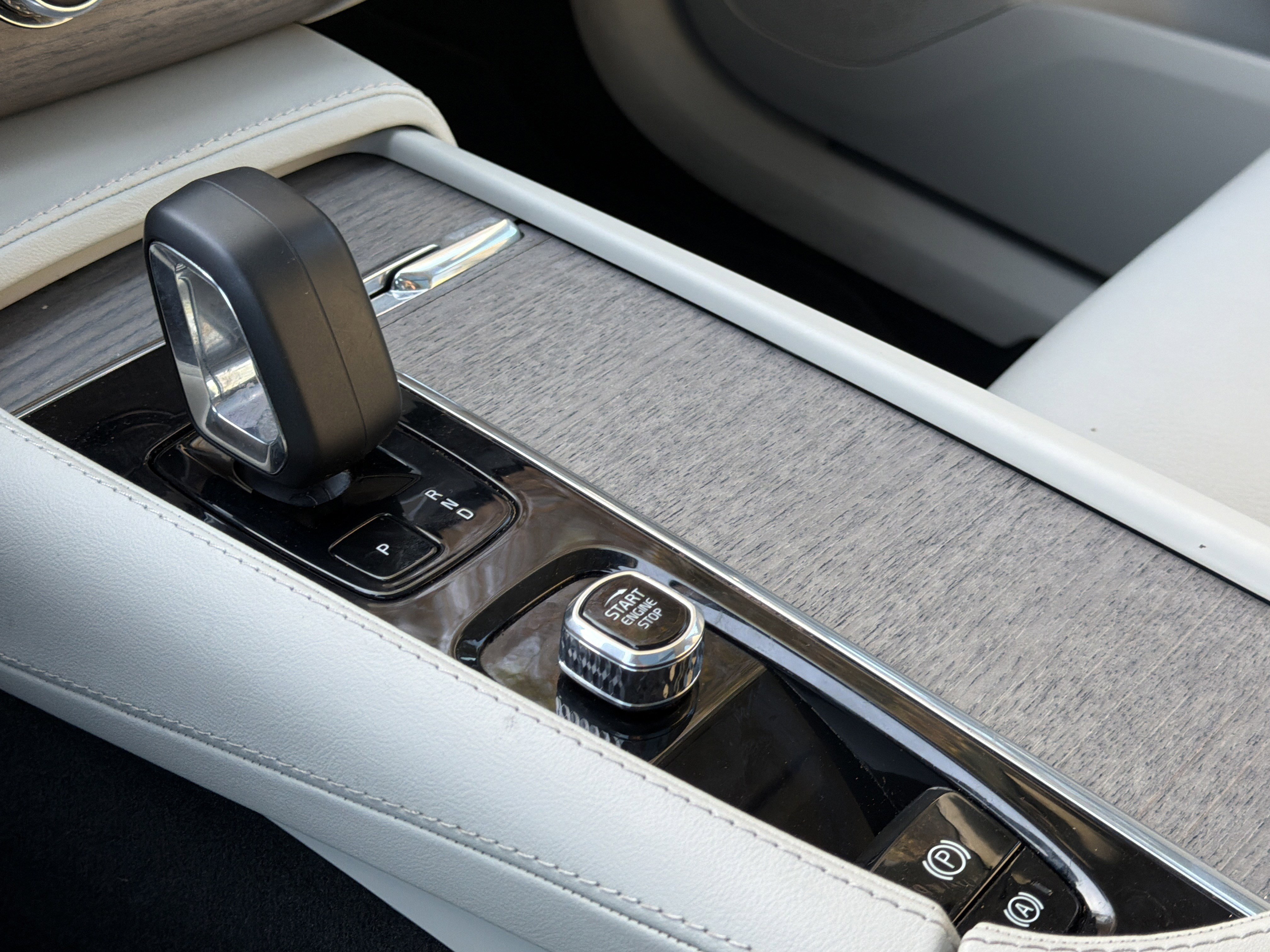 Certified 2023 Volvo XC90 B6 Core w/ Climate Package image 26