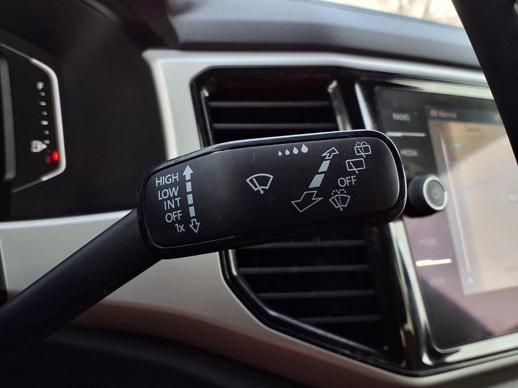 Used 2021 Volkswagen Atlas Cross Sport SEL image 21