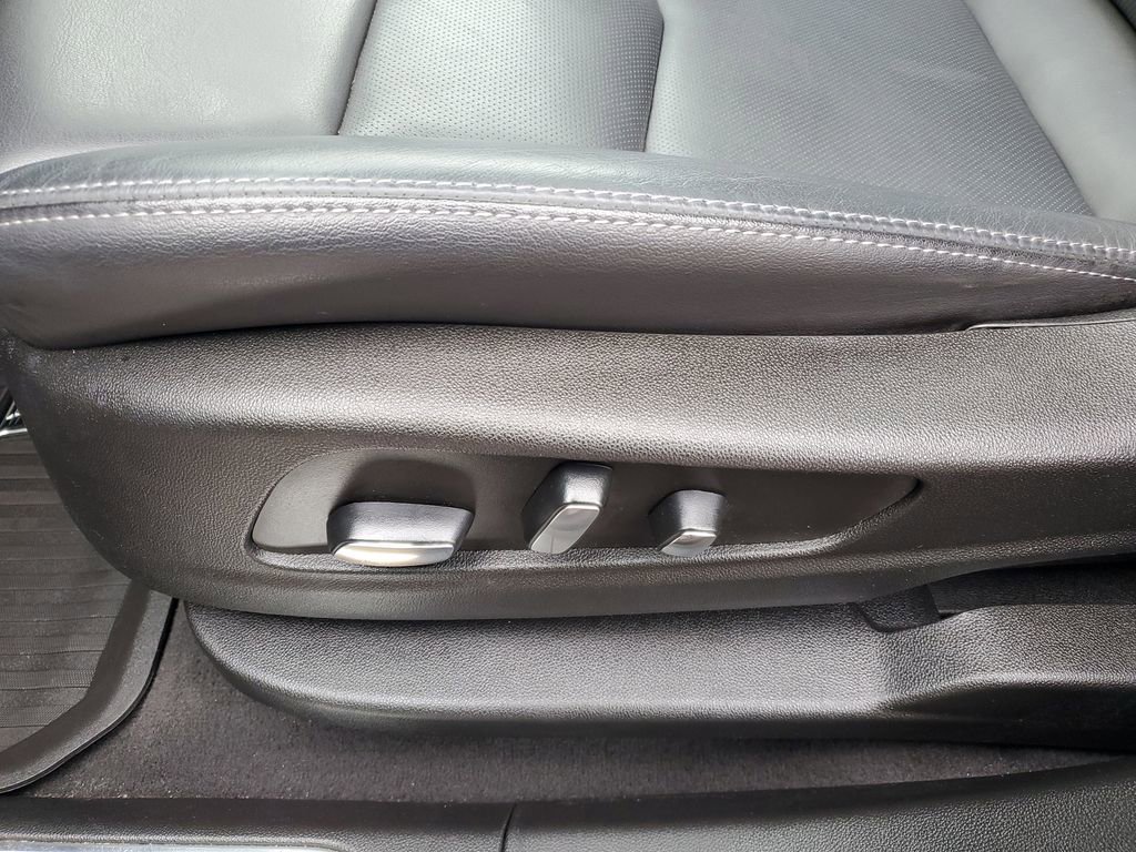 Certified 2023 Cadillac XT5 Premium Luxury FWD image 7