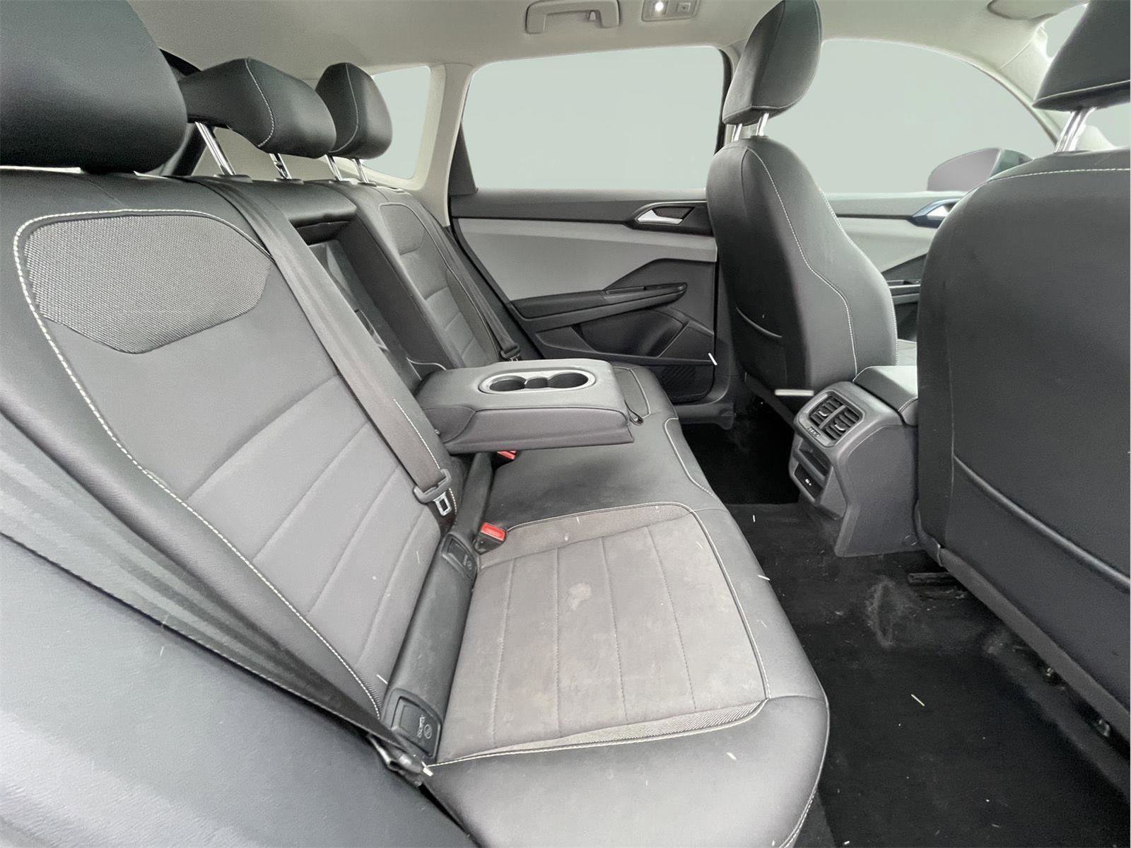 Used 2022 Volkswagen Taos SE w/ Panoramic Sunroof Package image 19