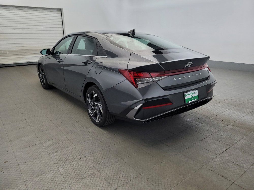 Used 2025 Hyundai Elantra SEL FWD image 5