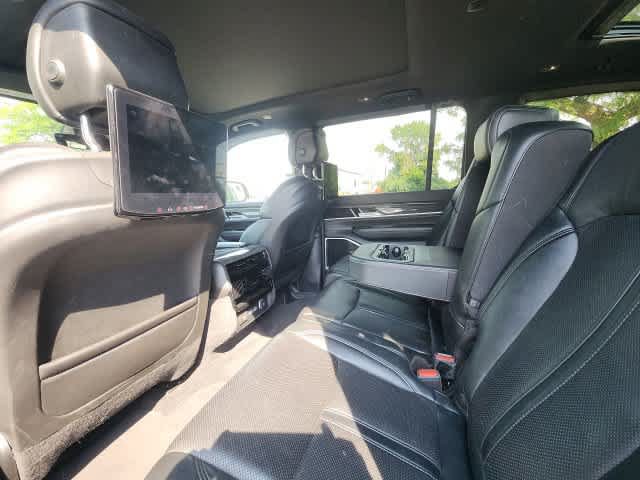Used 2022 Jeep Wagoneer Series III w/ Premium Group I AWD/4WD image 24