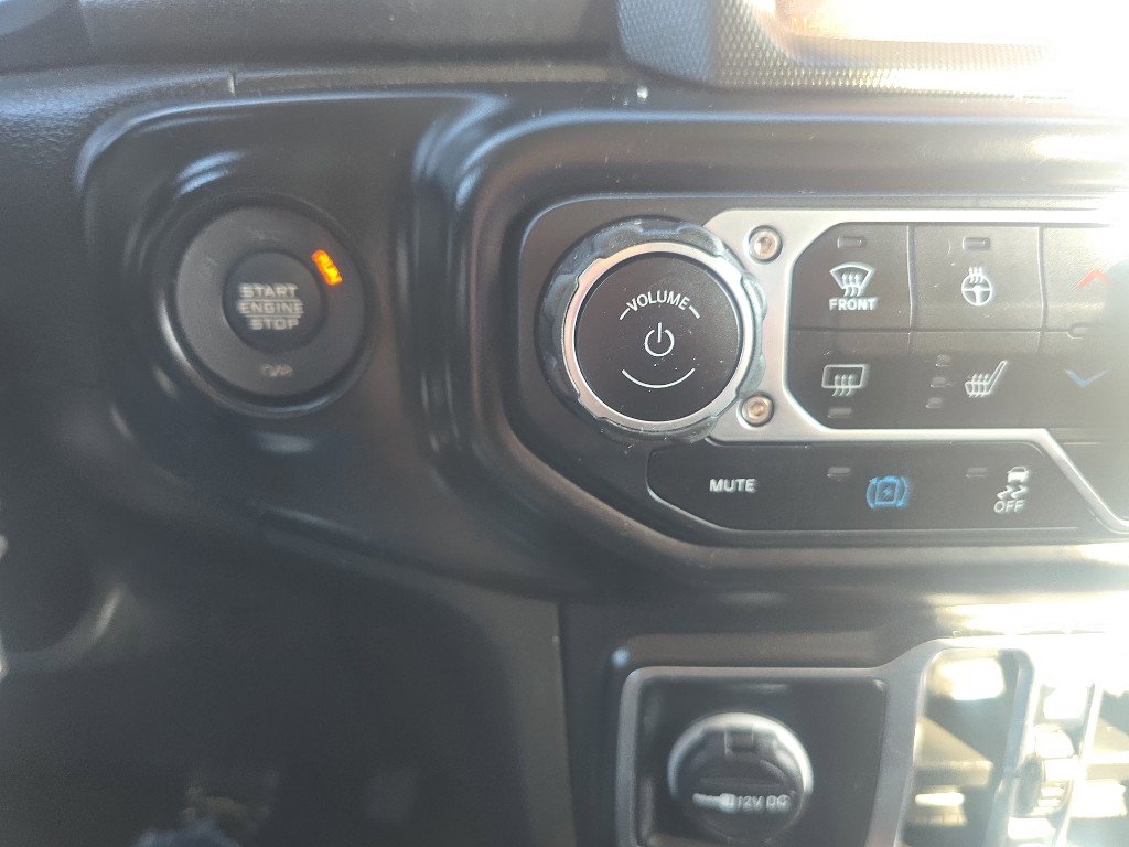 Used 2022 Jeep Wrangler Unlimited Sahara w/ Cold Weather Group image 29