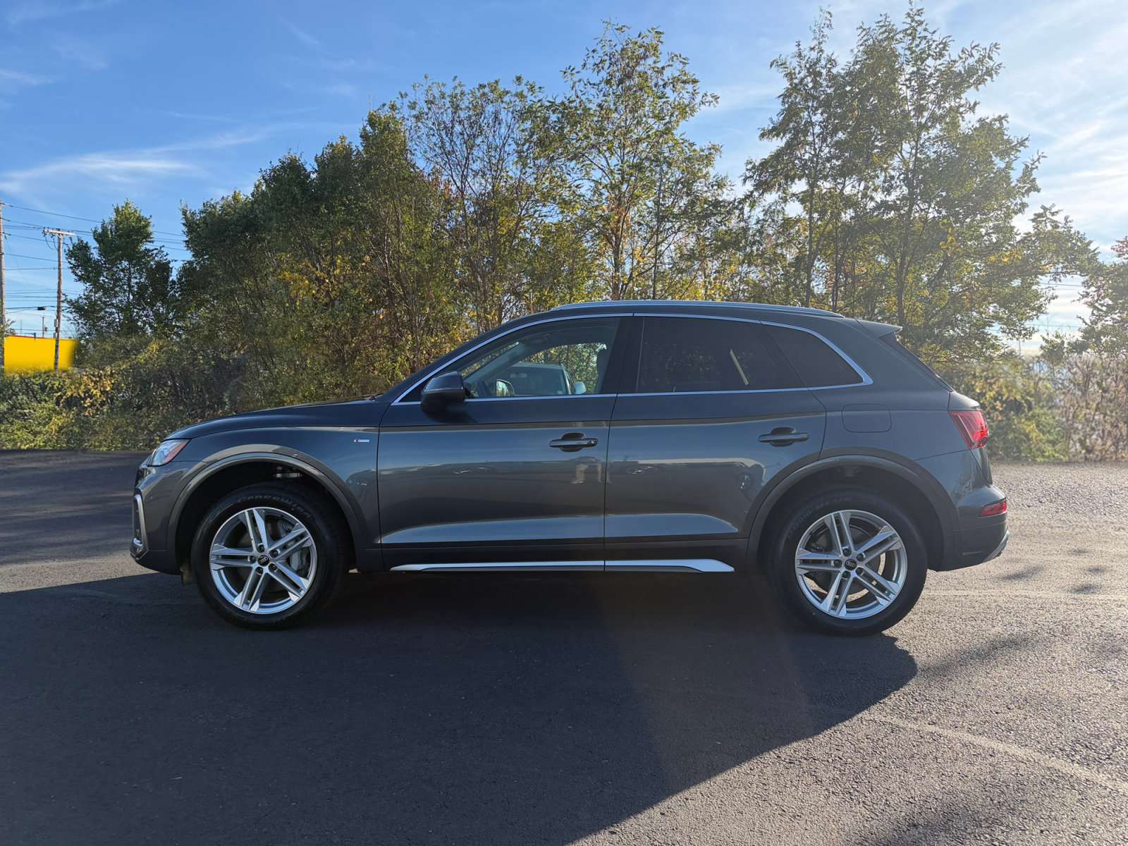 Used 2024 Audi Q5 e Premium Plus w/ Premium Plus Package AWD/4WD image 2