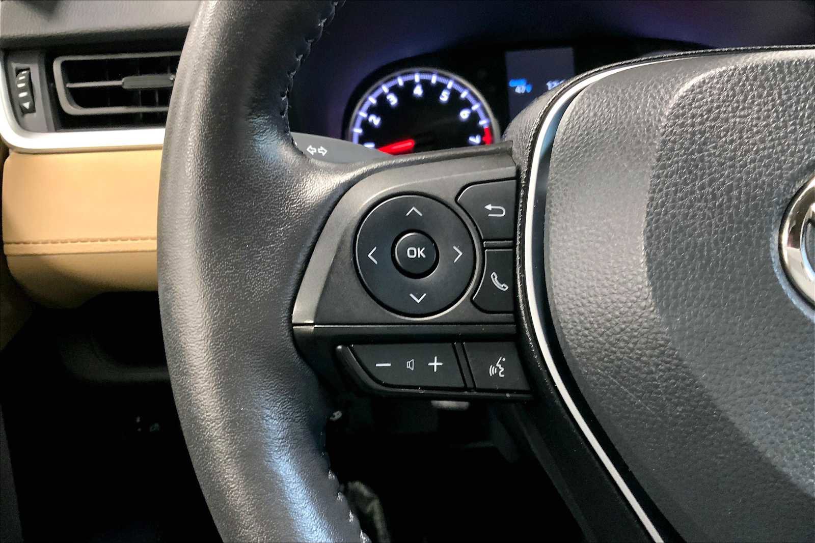 Used 2022 Toyota RAV4 XLE w/ Convenience Package image 24