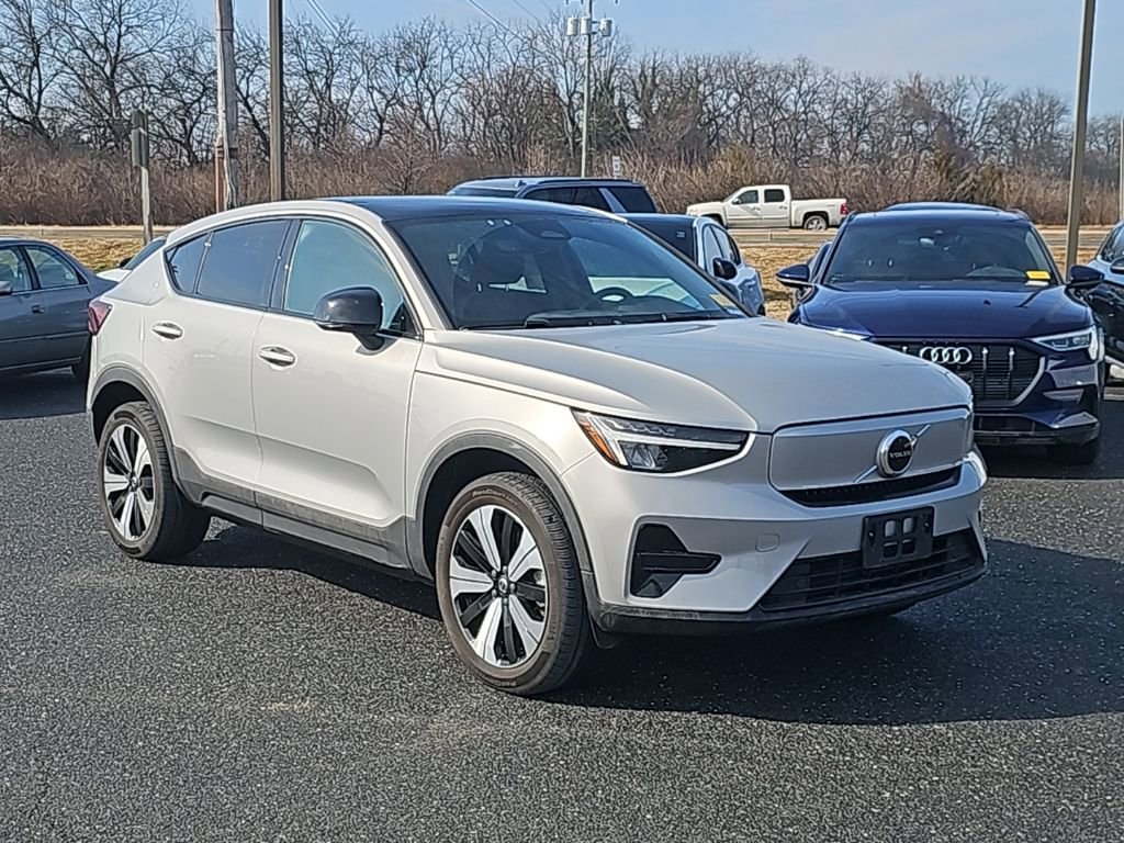 Used 2023 Volvo C40 Recharge Core image 1