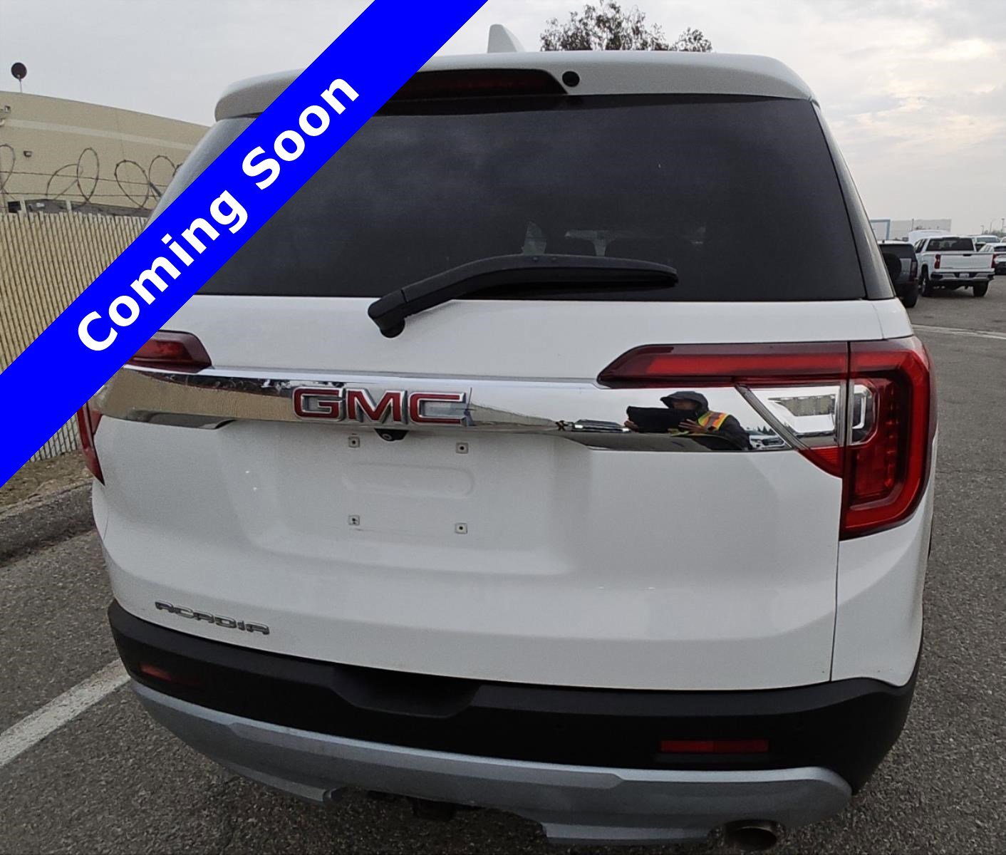 Used 2021 GMC Acadia SLE image 6