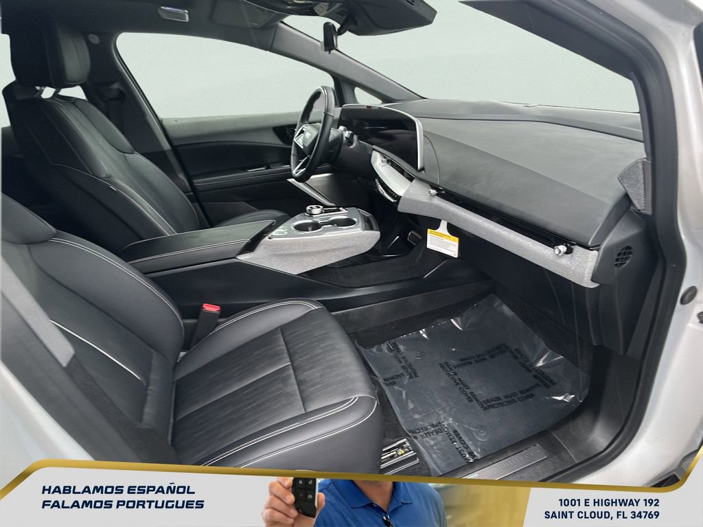 Used 2025 Cadillac Optiq Luxury 2 w/ LPO, Floor Liner Package AWD/4WD image 31