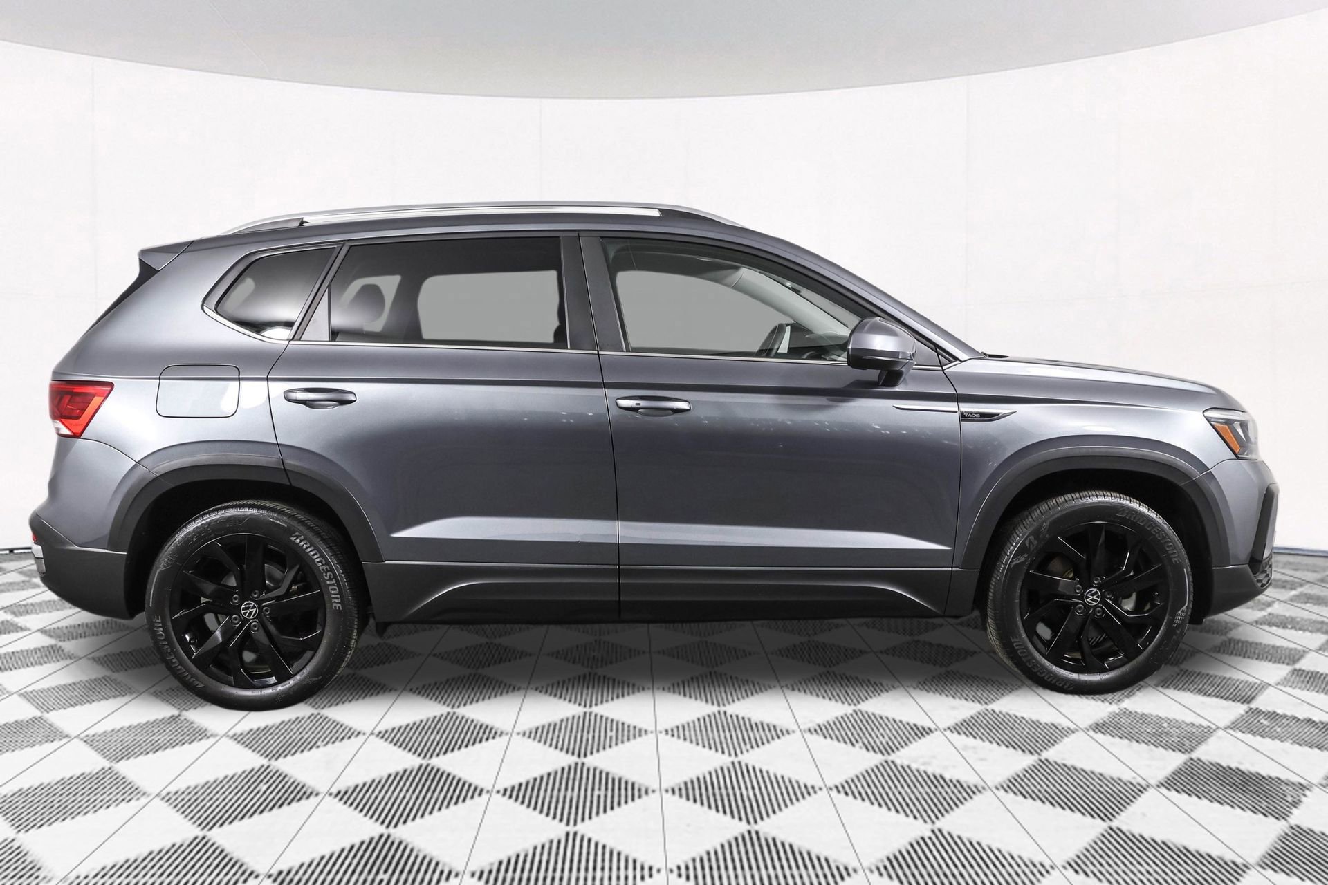 Used 2022 Volkswagen Taos SE w/ Panoramic Sunroof Package image 13