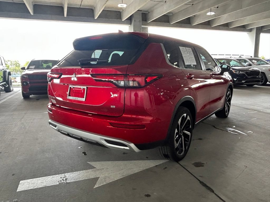 Used 2024 Mitsubishi Outlander SE Black Edition FWD image 5