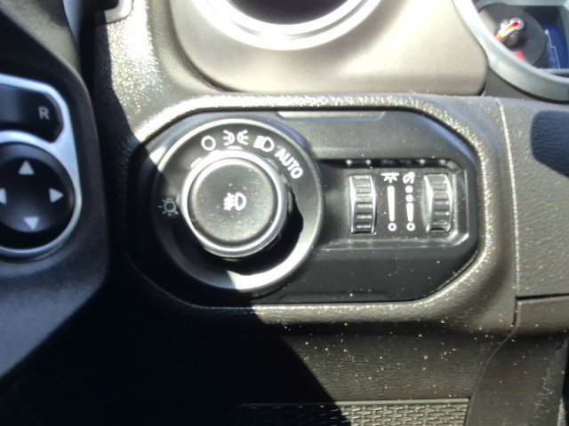 Used 2018 Jeep Wrangler Rubicon AWD/4WD image 21