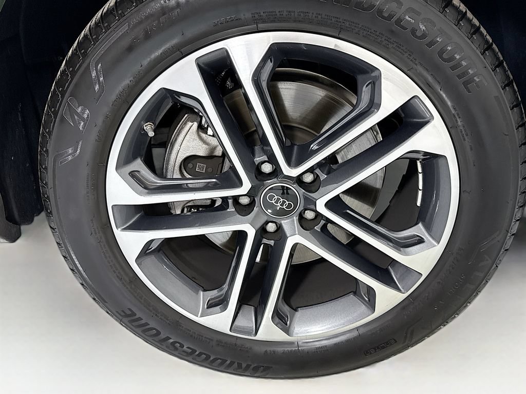Certified 2025 Audi Q5 Premium Plus w/ Premium Plus AWD/4WD image 32