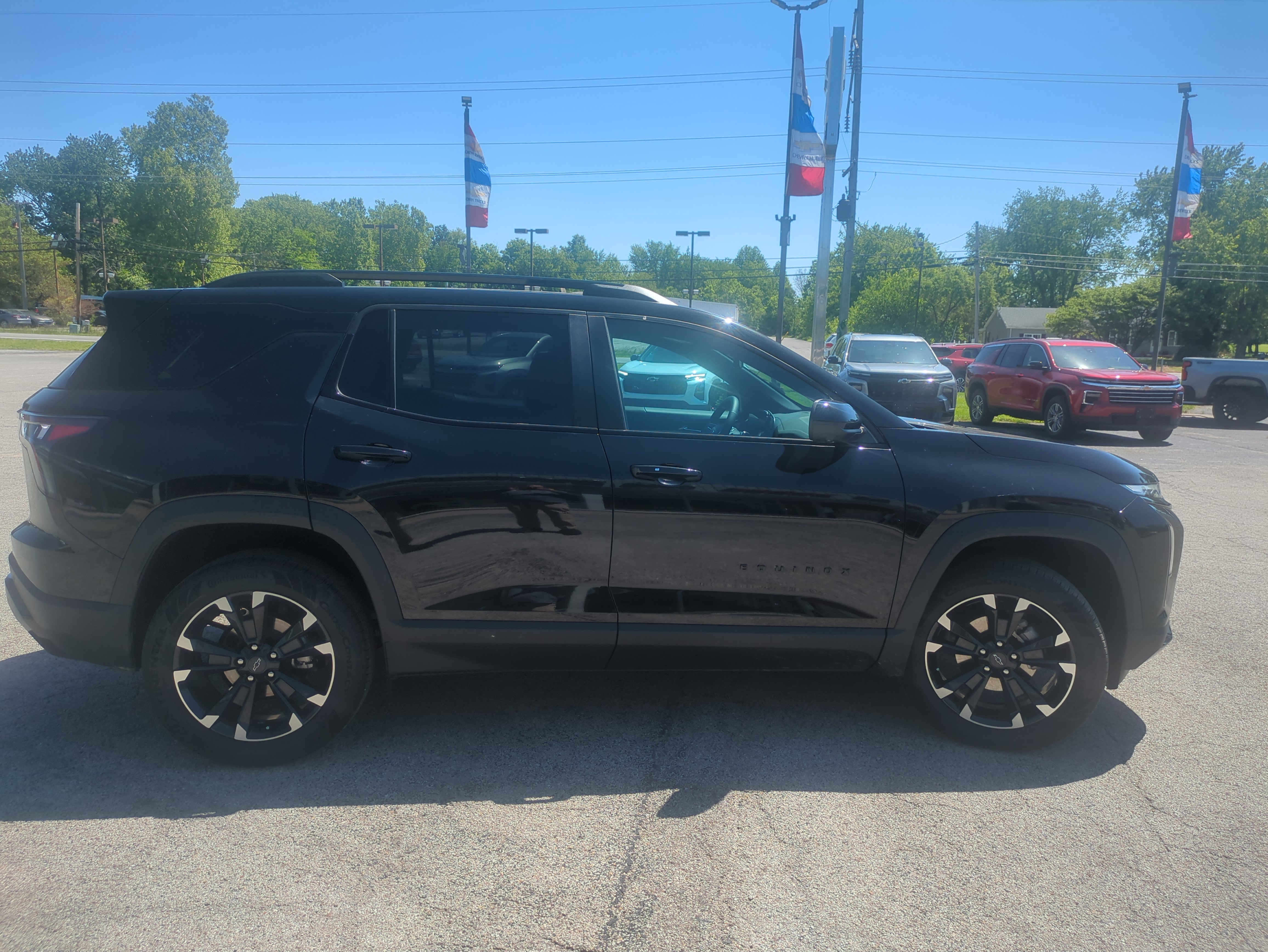 Used 2025 Chevrolet Equinox RS w/ Safety and Technology Package FWD image 4