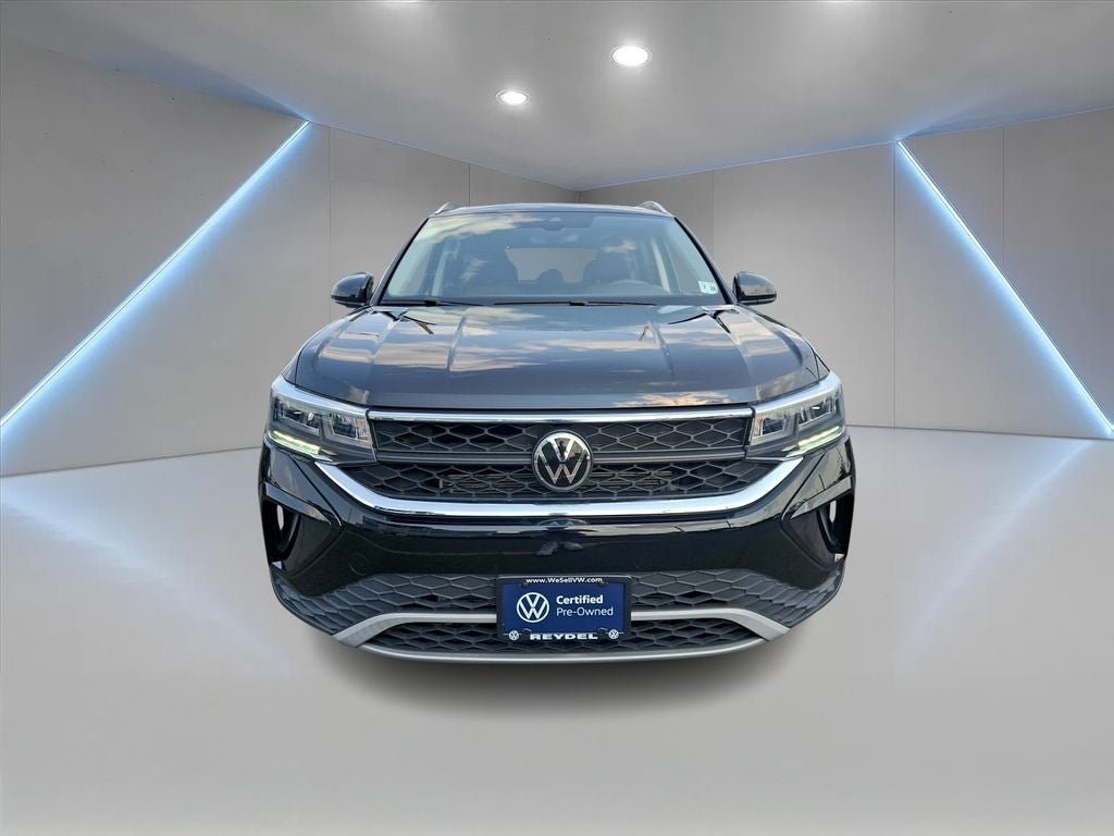 Certified 2023 Volkswagen Taos SE w/ Panoramic Sunroof Package AWD/4WD image 2