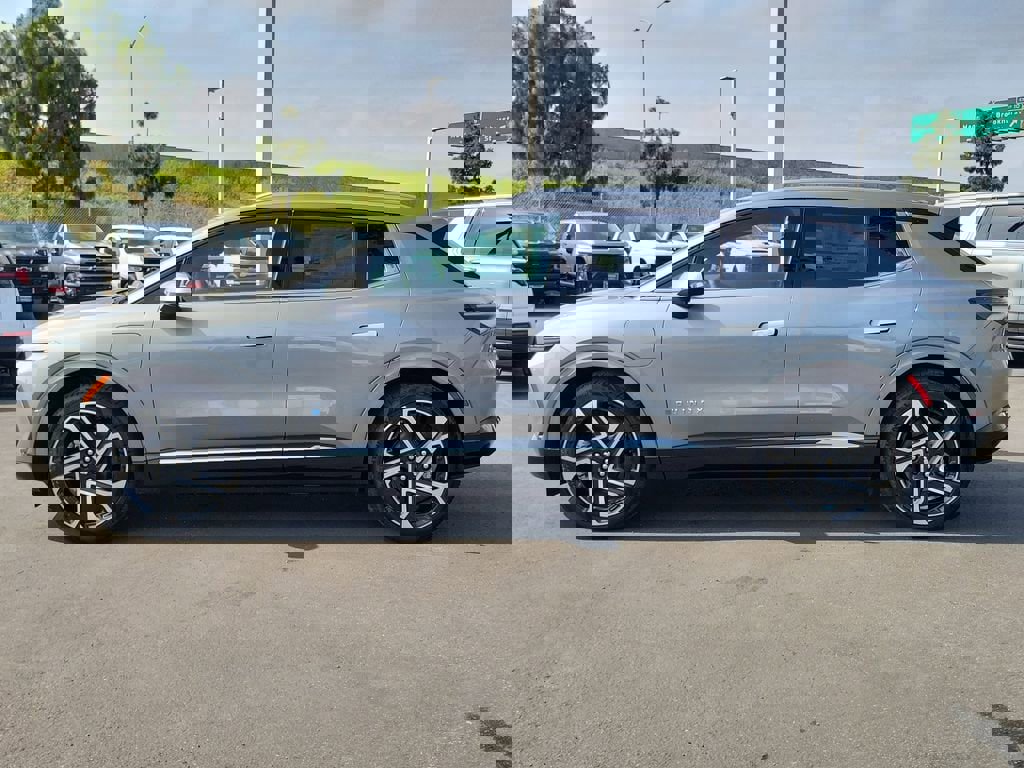 New 2026 Chevrolet Equinox EV LT w/ Convenience Package II FWD image 22