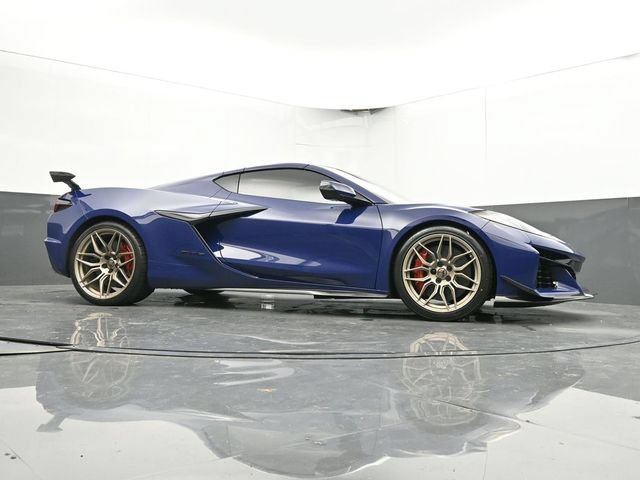 Used 2025 Chevrolet Corvette Z06 w/ Z07 Performance Package RWD image 37