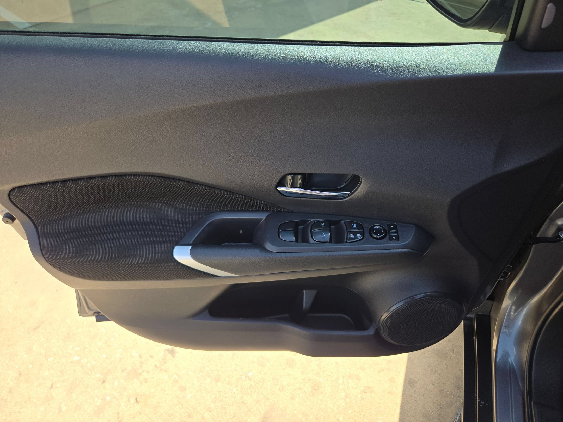 Used 2024 Nissan Kicks SV FWD image 11