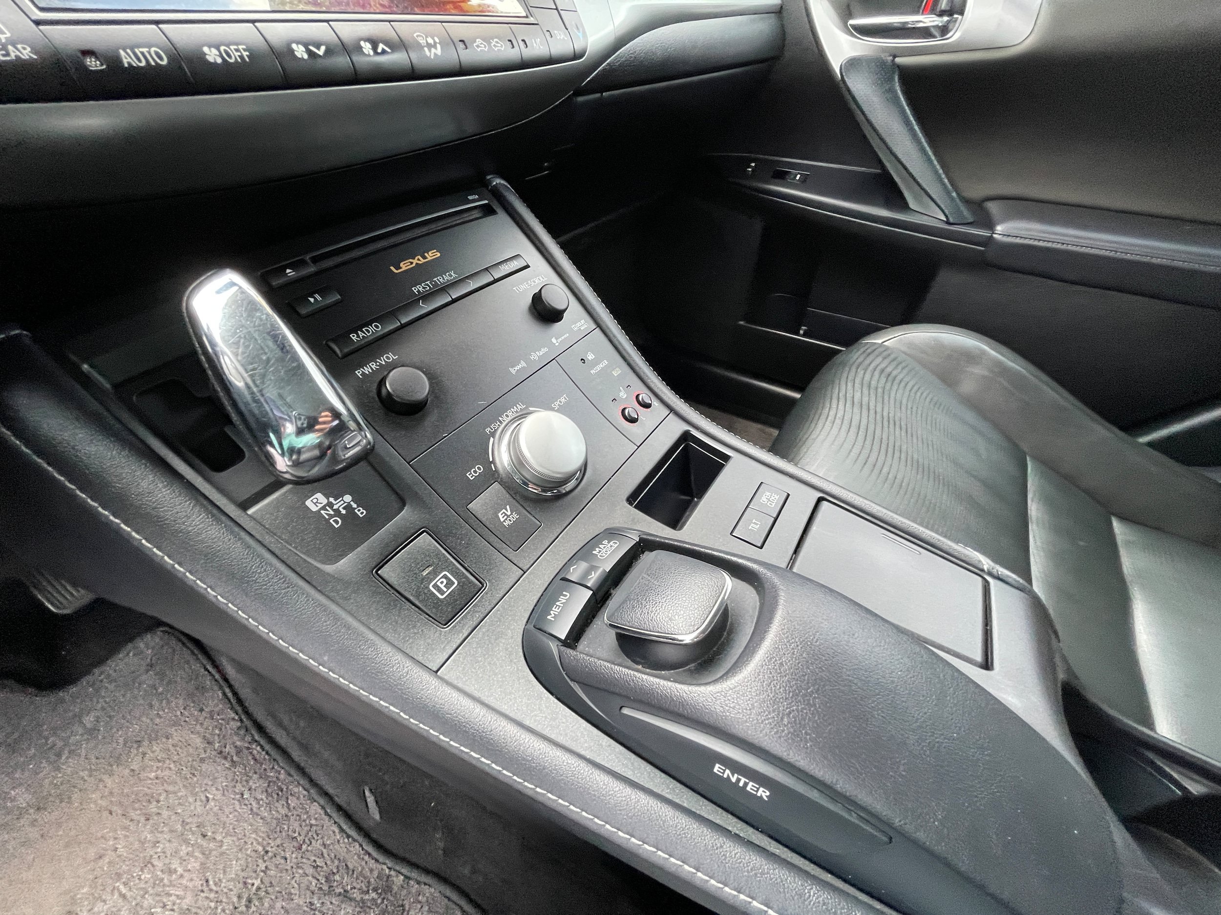 Used 2013 Lexus CT 200h w/ Premium Pkg w/Navigation FWD image 17