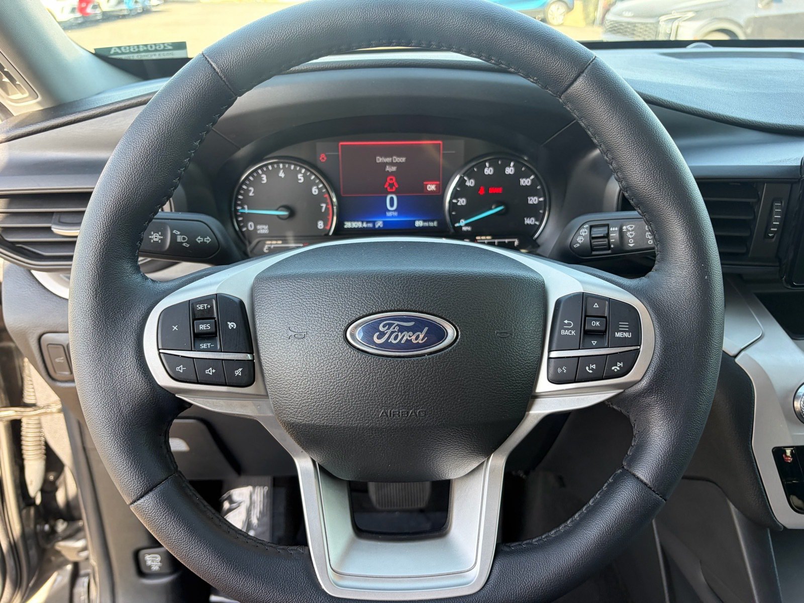 Used 2023 Ford Explorer XLT w/ Class IV Trailer Tow Package AWD/4WD image 14