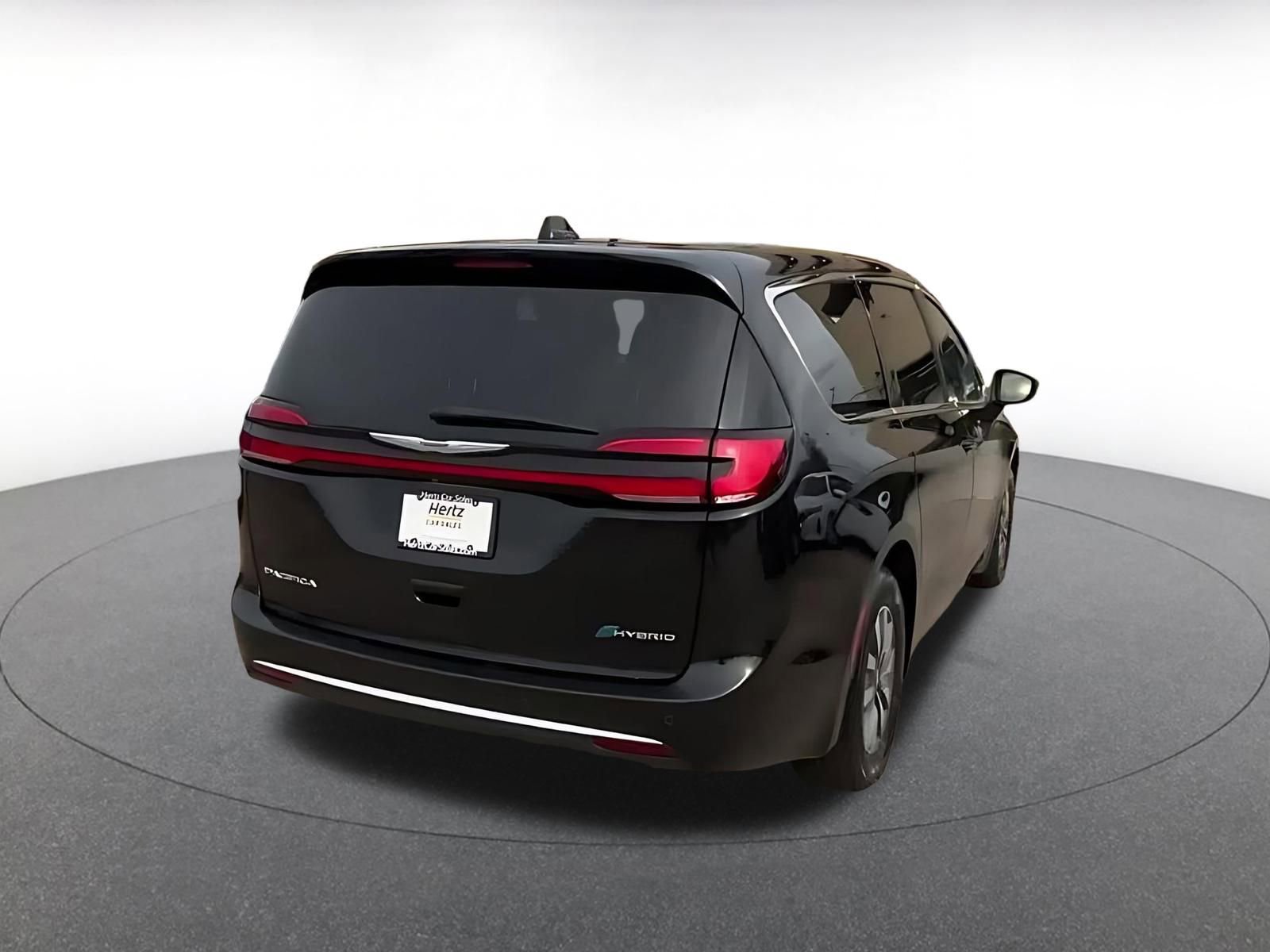 Used 2023 Chrysler Pacifica Touring-L image 15