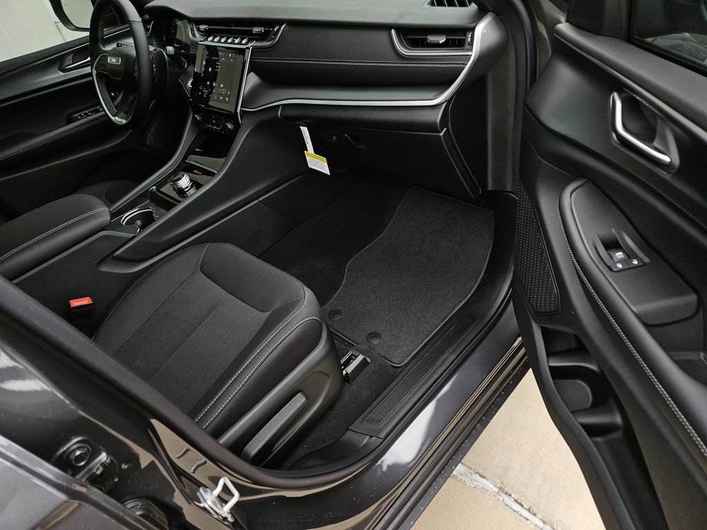 New 2026 Jeep Grand Cherokee Laredo X AWD/4WD image 7