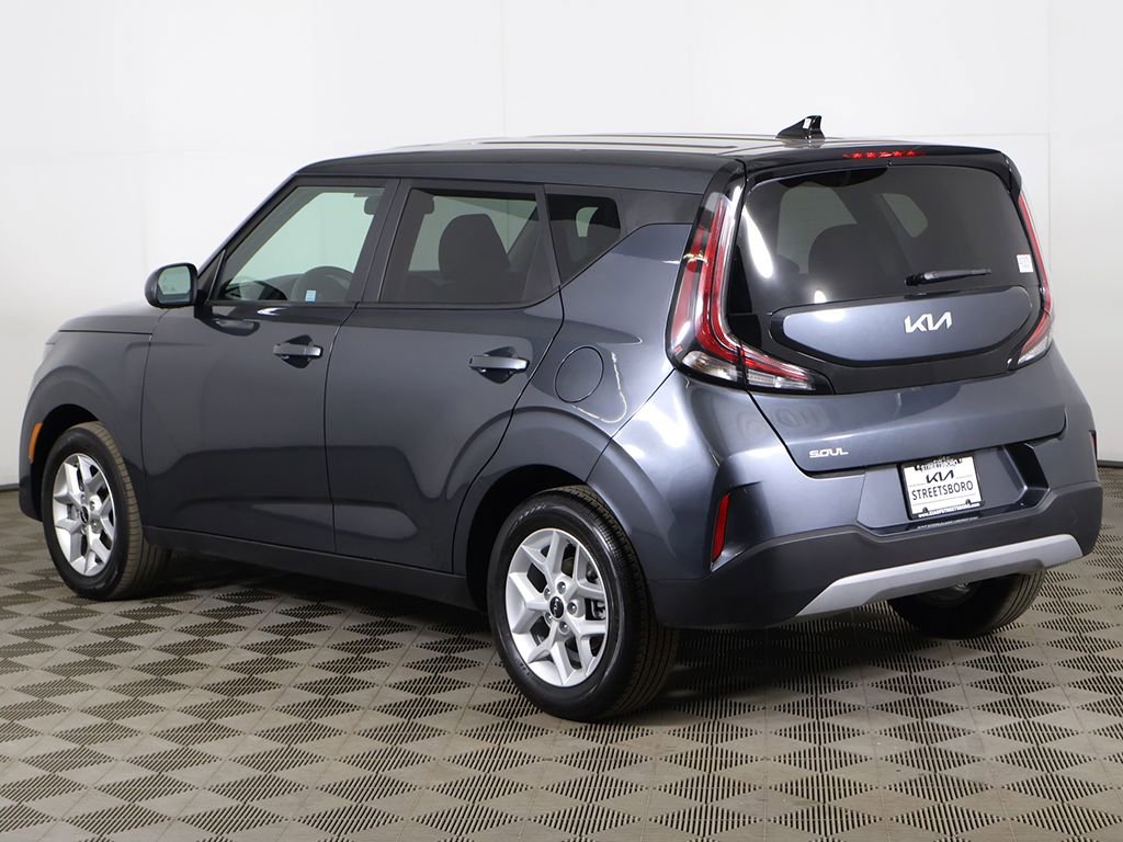Used 2025 Kia Soul LX w/ LX Technology Package FWD image 8
